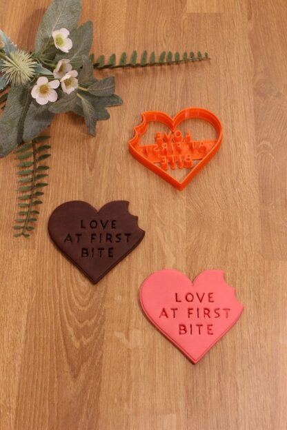 Love At First Bite Kalp Düğün Pastası Cupcake Muffin 3'lü Kurabiye Kalıbı - Görsel 4